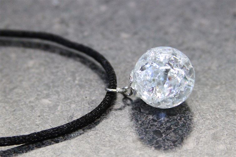 stunning-marble-necklace-using-ice-water_9