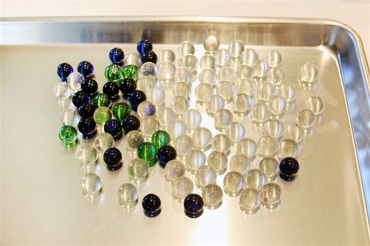 stunning-marble-necklace-using-ice-water_3