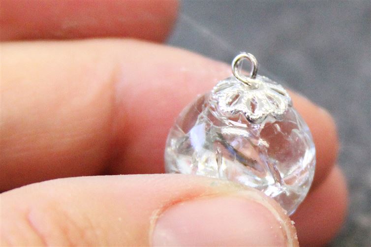stunning-marble-necklace-using-ice-water_8