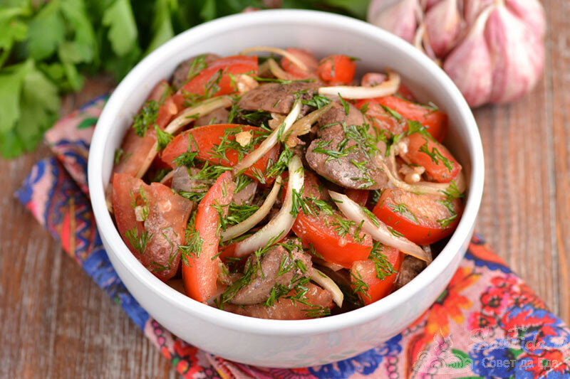 Вкусный и сытный салат из куриной печени без майонеза