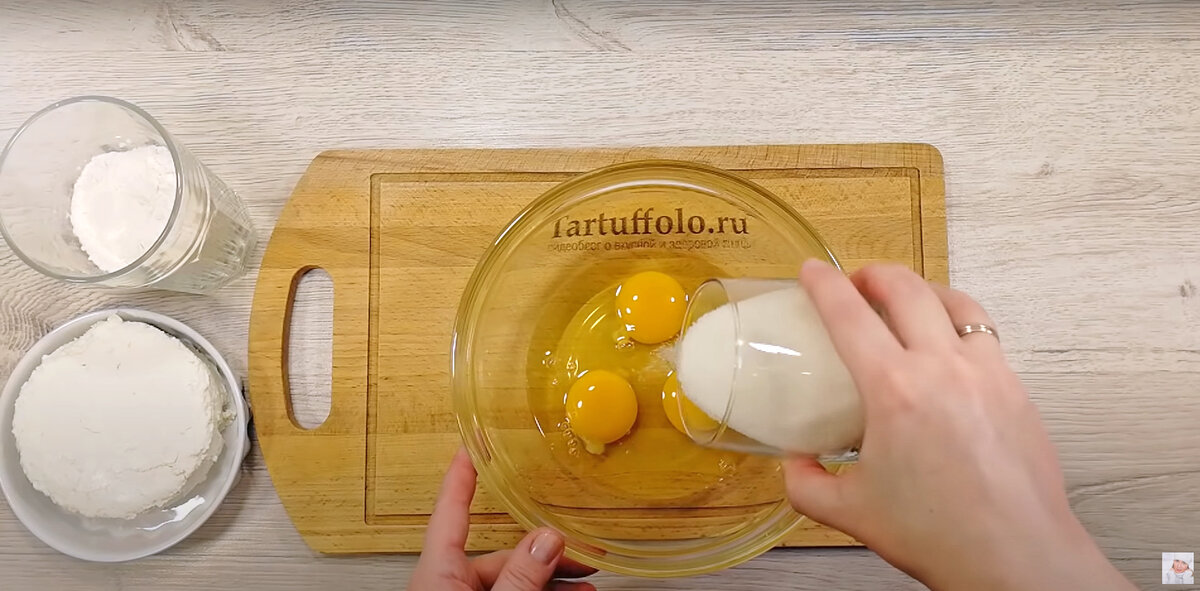 Творожный пирог "Вкусняшка" за 15 минут + время на выпечку.