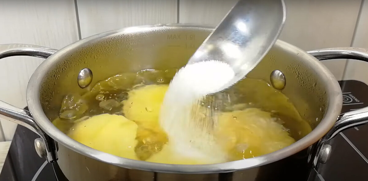 Горячее блюдо из куриной грудки. Моим кажется вкуснее, чем мясо по-французски!