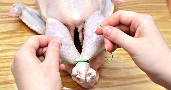 Почему мытье сырой курицы может быть опасным для жизни