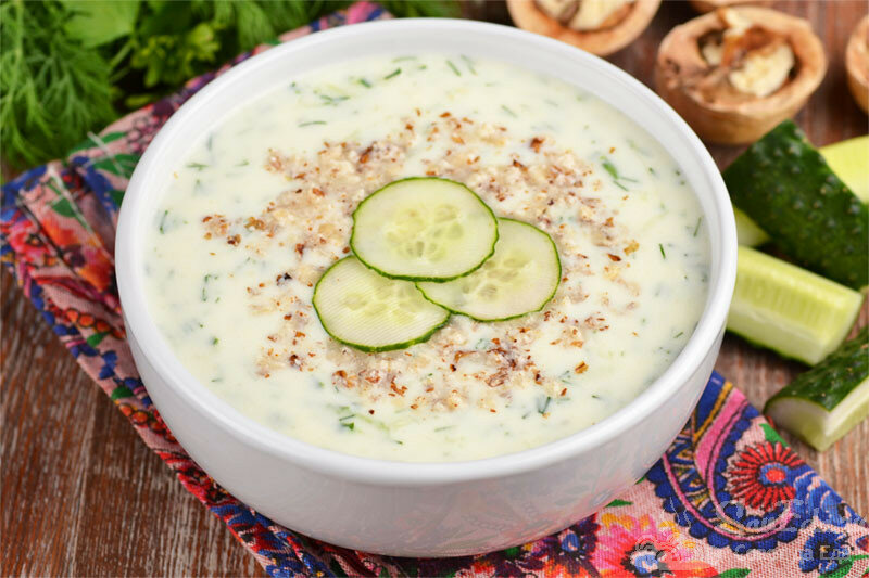 Если надоела окрошка, готовлю холодный суп с огурцами. Минимум продуктов, 5 минут времени и даже плиту включать не надо!