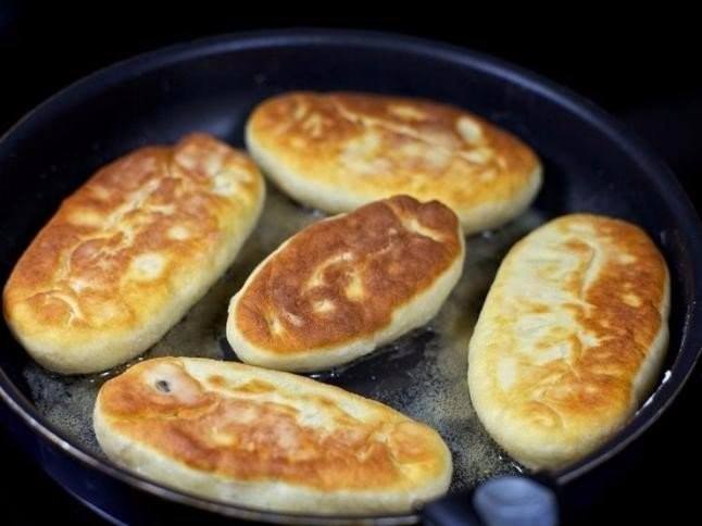 Быстрые пирожки на кефире с яйцом и луком — готовятся моментально! Быстрые пирожки на кефире с яйцом и луком — готовятся моментально!