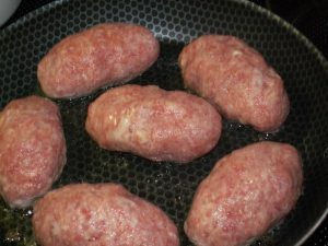 СОЧНЫЕ КОТЛЕТЫ ПОД ШУБОЙ ИЗ НЕЖНЕЙШЕГО ИНДЮШИНОГО МЯСА СОЧНЫЕ КОТЛЕТЫ ПОД ШУБОЙ ИЗ НЕЖНЕЙШЕГО ИНДЮШИНОГО МЯСА
