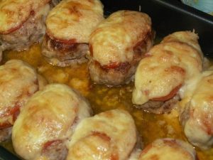 СОЧНЫЕ КОТЛЕТЫ ПОД ШУБОЙ ИЗ НЕЖНЕЙШЕГО ИНДЮШИНОГО МЯСА СОЧНЫЕ КОТЛЕТЫ ПОД ШУБОЙ ИЗ НЕЖНЕЙШЕГО ИНДЮШИНОГО МЯСА