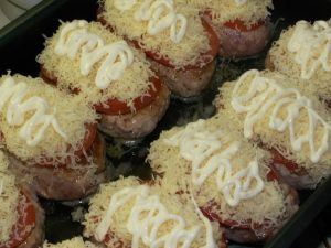 СОЧНЫЕ КОТЛЕТЫ ПОД ШУБОЙ ИЗ НЕЖНЕЙШЕГО ИНДЮШИНОГО МЯСА СОЧНЫЕ КОТЛЕТЫ ПОД ШУБОЙ ИЗ НЕЖНЕЙШЕГО ИНДЮШИНОГО МЯСА