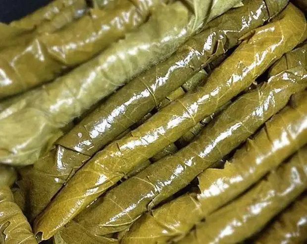 Маринованные виноградные листья