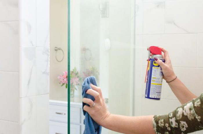 КАК С ПОМОЩЬЮ WD-40 СЭКОНОМИТЬ КУЧУ ДЕНЕГ И НЕРВОВ: 34 ПОЛЕЗНЫХ СПОСОБА КАК С ПОМОЩЬЮ WD-40 СЭКОНОМИТЬ КУЧУ ДЕНЕГ И НЕРВОВ: 34 ПОЛЕЗНЫХ СПОСОБА