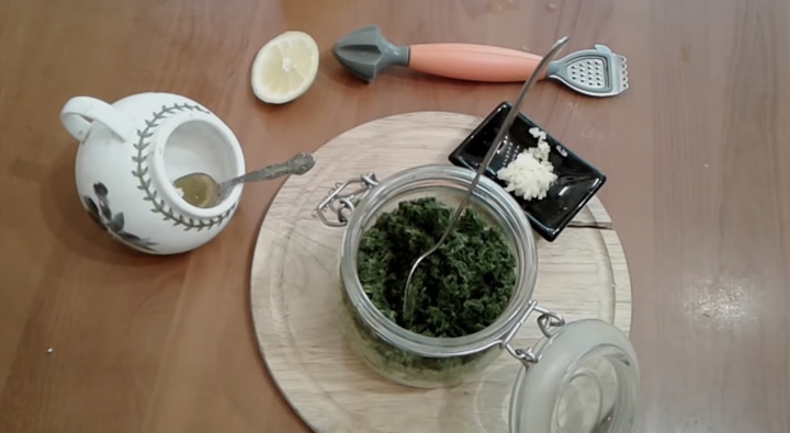 Не выкидывайте стебли укропа. Из них можно сделать кое-что очень вкусное