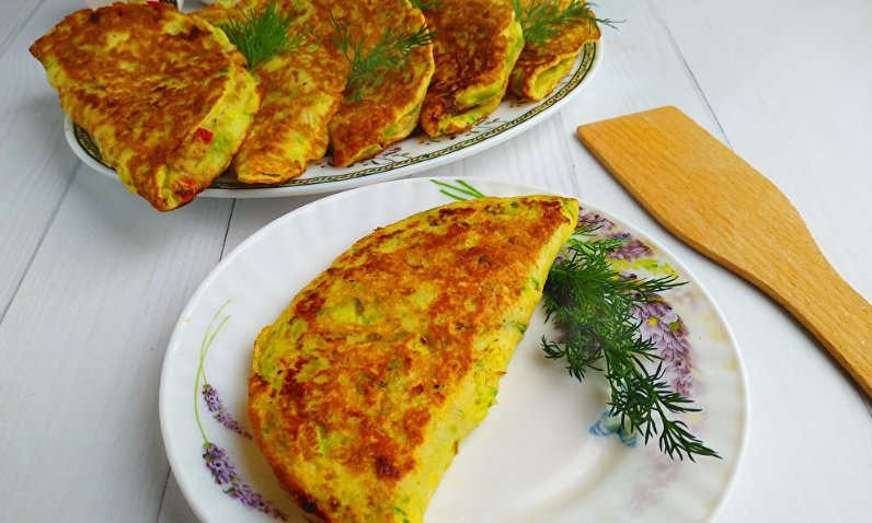 Кабачковые чебуреки с фаршем: 3 рецепта