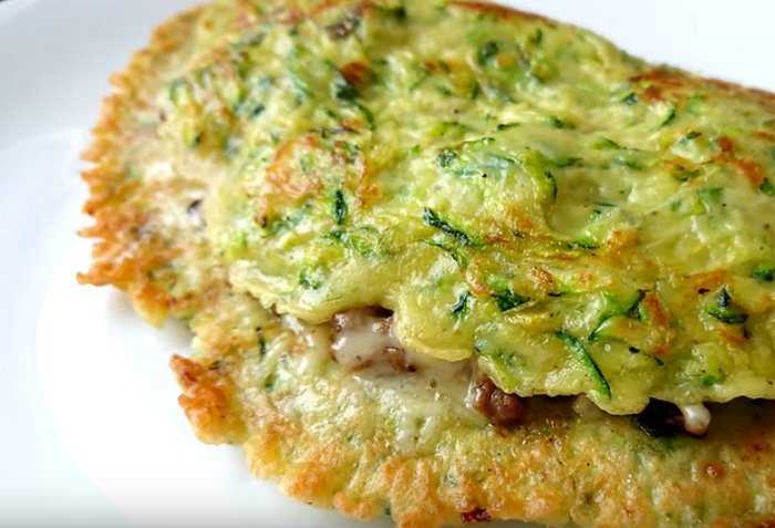 Кабачковые чебуреки с фаршем: 3 рецепта