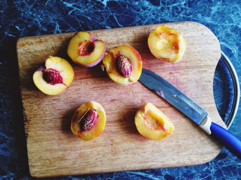 Все за персиками! Рецепт невероятно вкусных запеченных персиков Все за персиками! Рецепт невероятно вкусных запеченных персиков