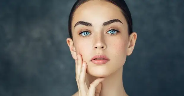 Улучшает кожу лица и губ