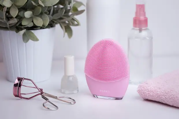 щетка для очищения и тонизирующего массажа FOREO LUNA 3