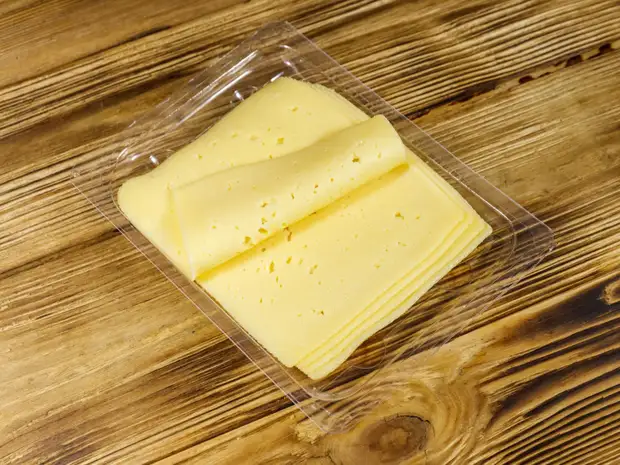 Самые опасные продукты в холодильнике